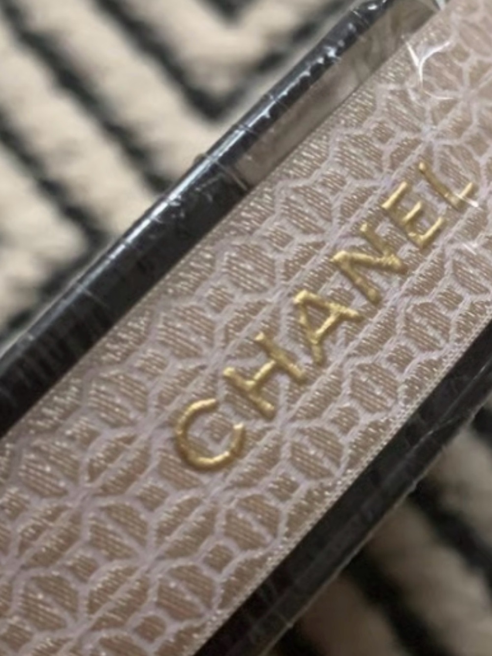 CHANEL Ivory Gold Logo Ribbon Full Roll 25M Rare Gift Wrap Sealed - Picture 3 of 3